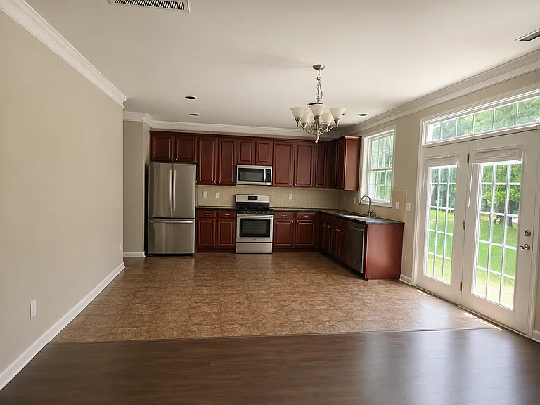 Family room, Dining & Kitchen - Open floor plan