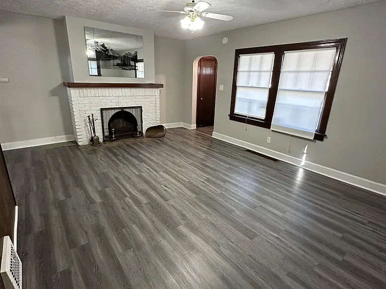 1082 Hillstone Rd #1 — Photo 2