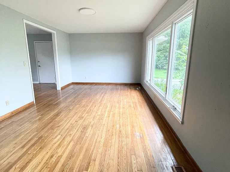 5800 Harlem Rd — Photo 5