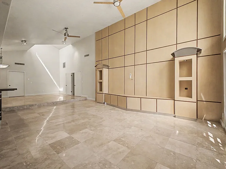 3172 Bel Air Dr — Photo 10