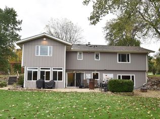 7564 Devonshire Dr, Cedarburg, WI 53012