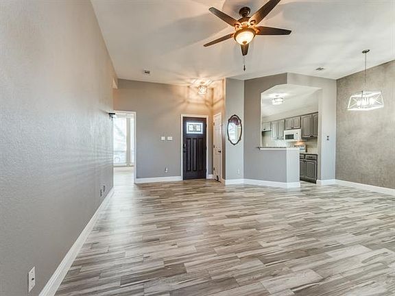 3rd image of 7794 Creekview Dr