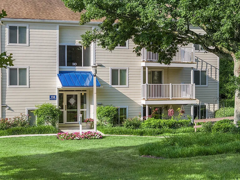 West Woods Apartments — Photo 13