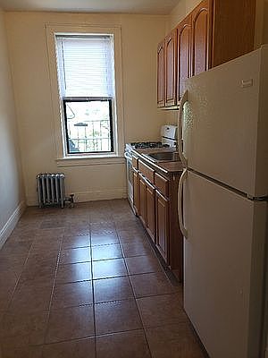 4th image of 866 E 28th St APT 1B
