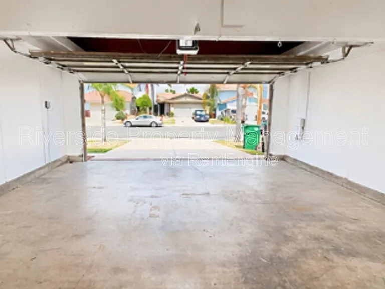 11883 Bayless St — Photo 34