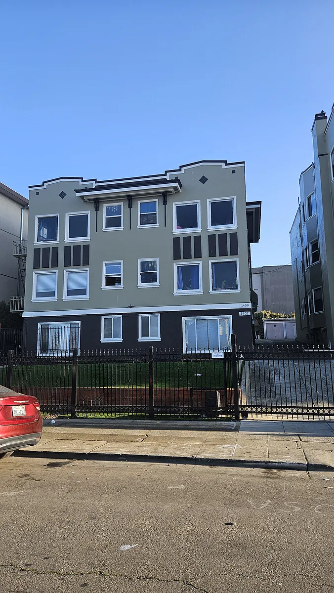 Building Photo - 1400 Lakeshore Ave #10
