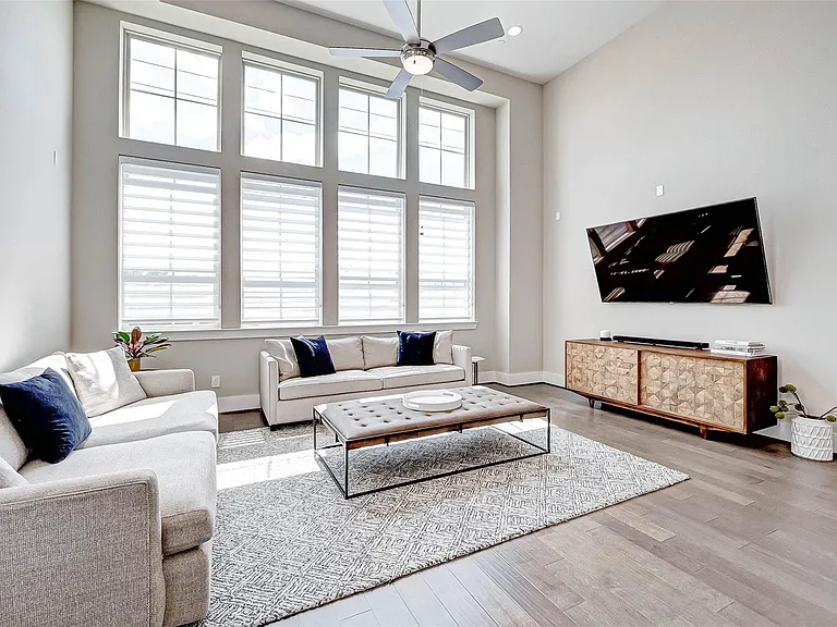 715 Algona Ave — Photo 16
