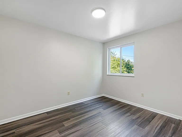 Brooklane Manor Apartments — Photo 23
