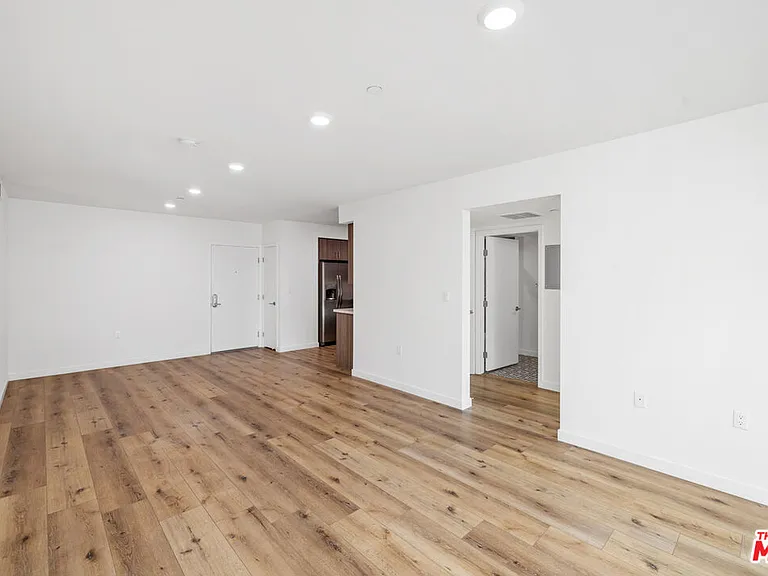 5229 Willowcrest Ave #307 — Photo 39