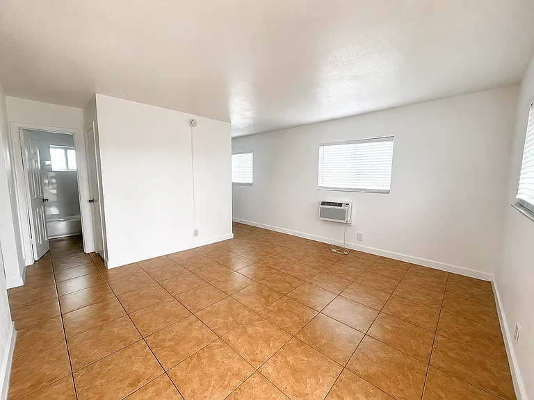 610 NW 7th Ave — Photo 4