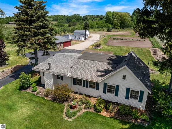 14792 Peninsula Dr, Traverse City, MI 49686