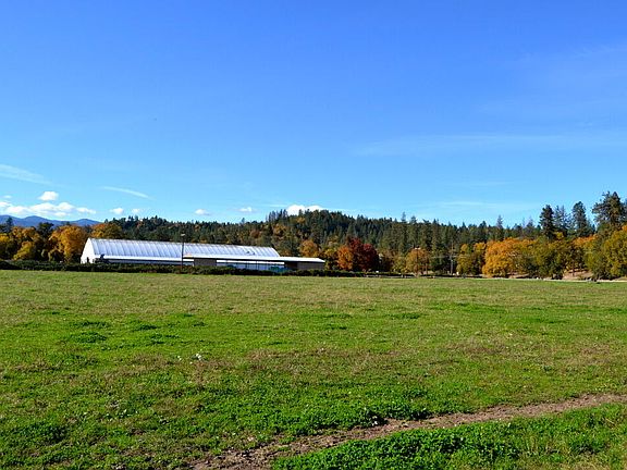 4th image of 6181 Lower River Rd
