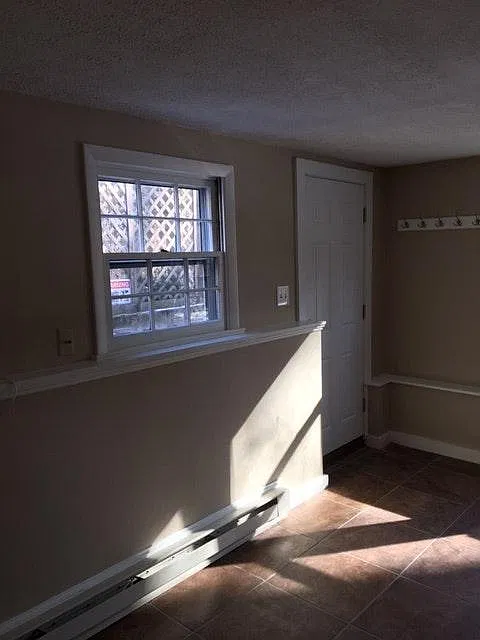 6 Jordan Lane — Photo 1