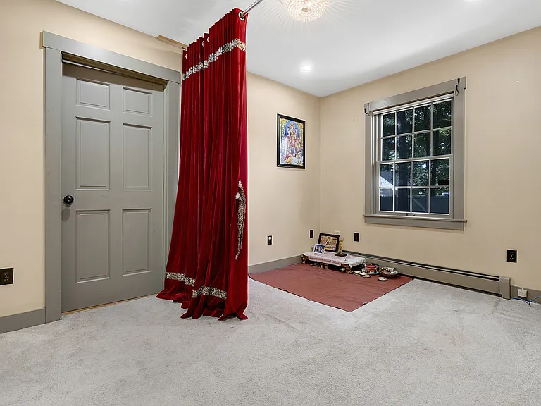 13 Andrew Ave — Photo 35