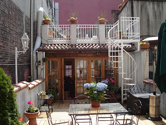 Sold by Sotheby's International Realty | media 2