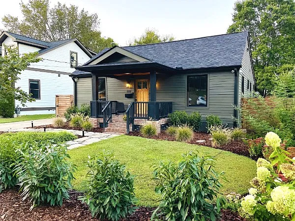 3 bed, 2.5 bath, 1601 sqft, $4,100 — Photo 2