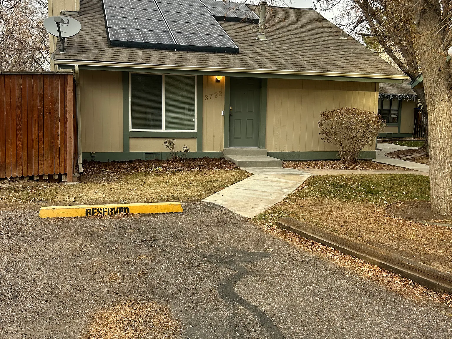 3 bed, 2.5 bath, 1736 sqft, $2,095 — Photo 2