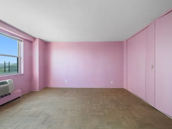 5900 Arlington Avenue image 9 of 22