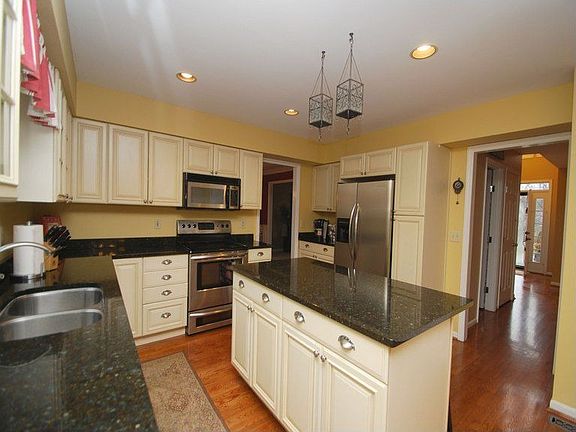5th image of 112 Churchill Ct
