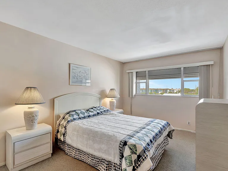 100 Shore Ct #304 — Photo 22