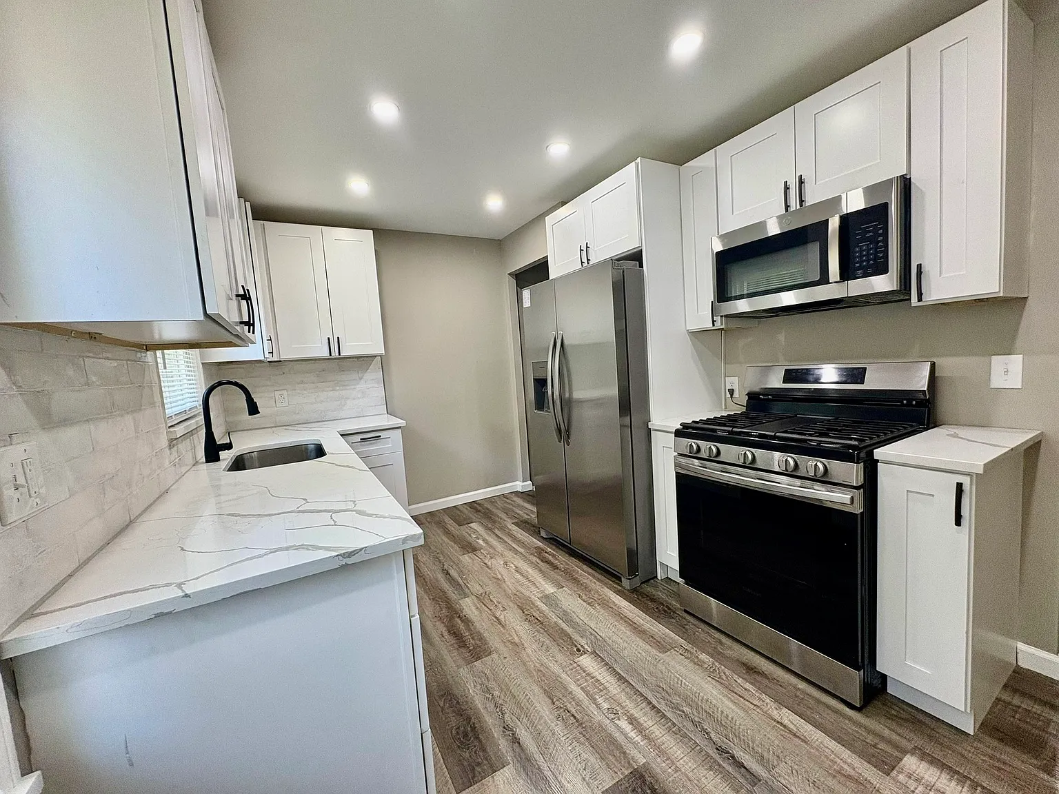 3 bed, 1962 sqft, $1,795 — Photo 3