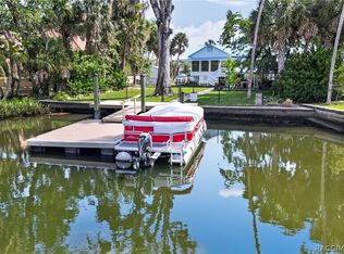 1174 SE Kings Bay Dr, Crystal River, FL 34429