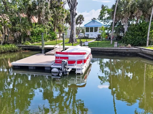 1174 SE Kings Bay Dr, Crystal River, FL 34429