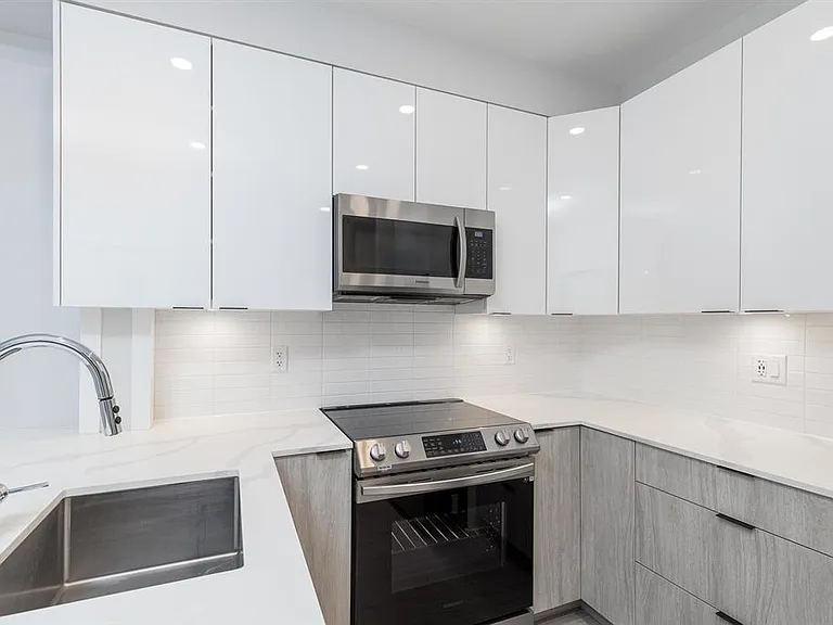 5486 199a St #10X — Photo 5
