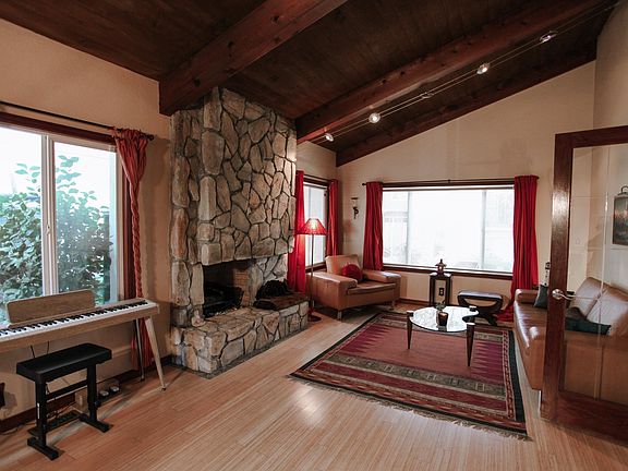 4th image of 1632 Siskiyou Dr