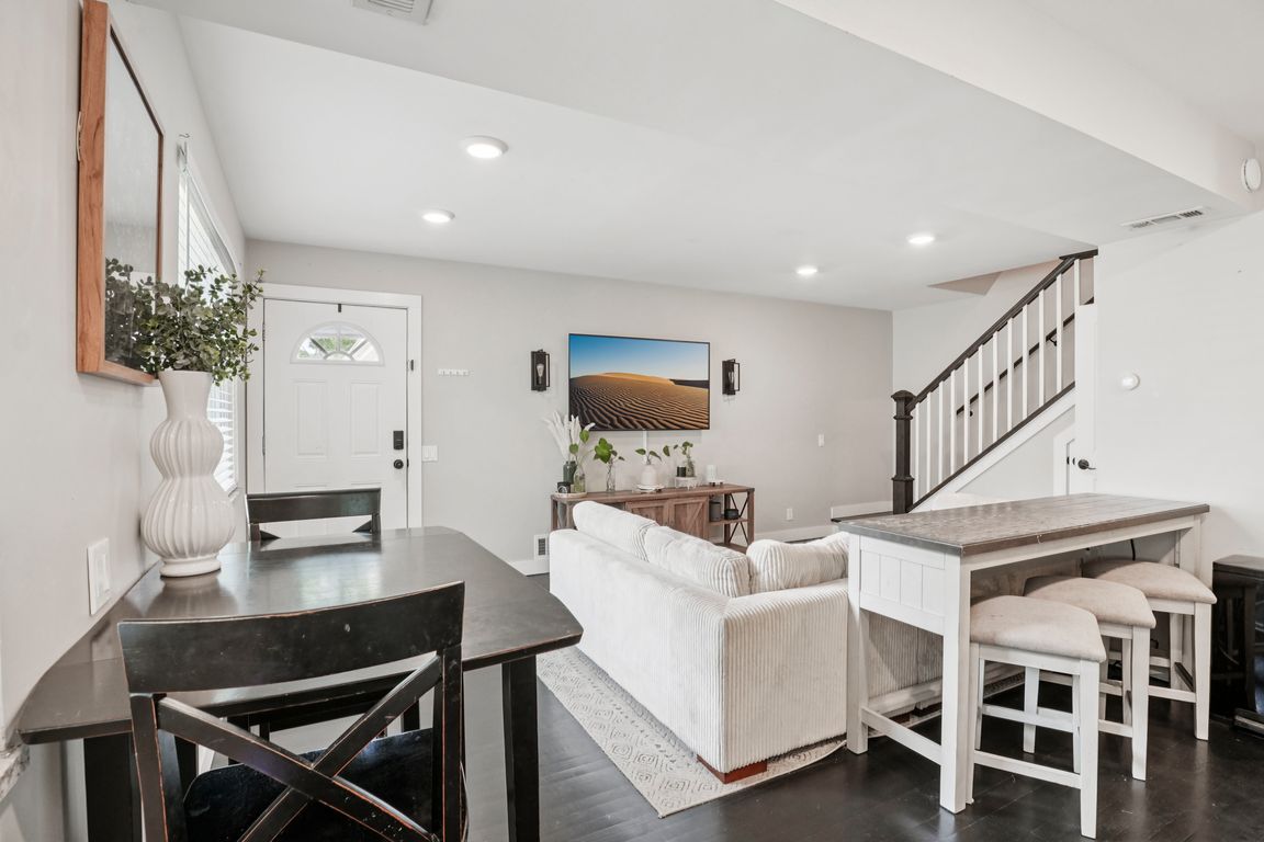 next background image