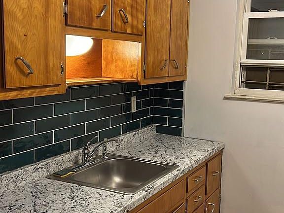 3rd image of 3047 Matthews Ave Floor 2