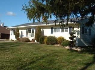 31 Elm Ln, Levittown, PA 19054