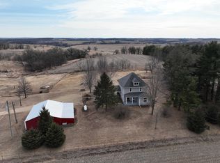 6267 County Line Rd, Mineral Point, WI 53565