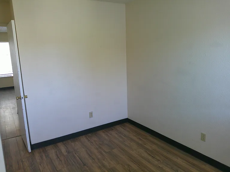 322 W Oak St #F — Photo 7