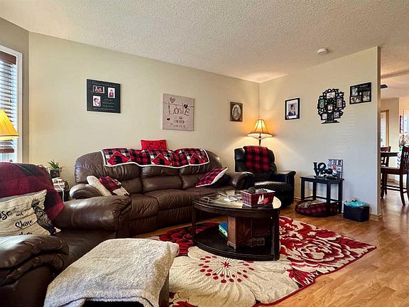 4th image of 122 NW Mount Rundle Rd W