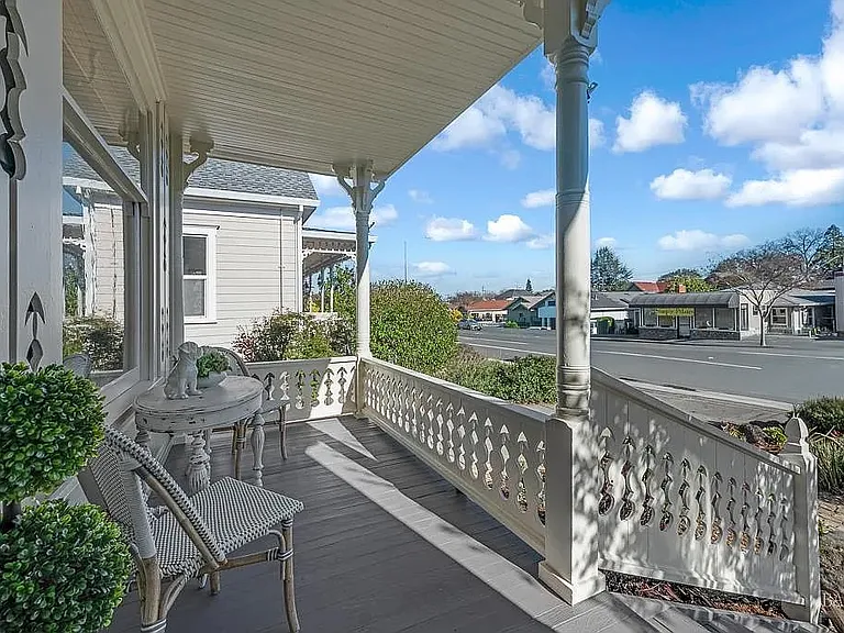 486 S Main St — Photo 2