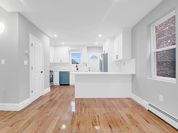 3rd image of 4028 Wickham Ave
