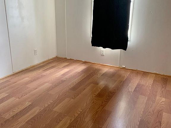 4th image of 728 Scarlet Dr