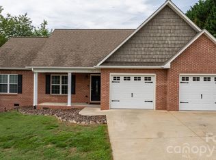 5326 Stonegate Farm Dr, Granite Falls, NC 28630