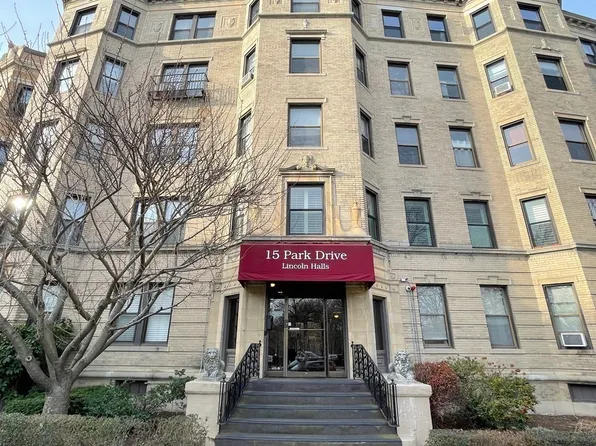 15 Park Dr APT 25, Boston, MA 02215