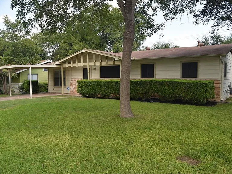 7611 Eastcrest Dr — Photo 1