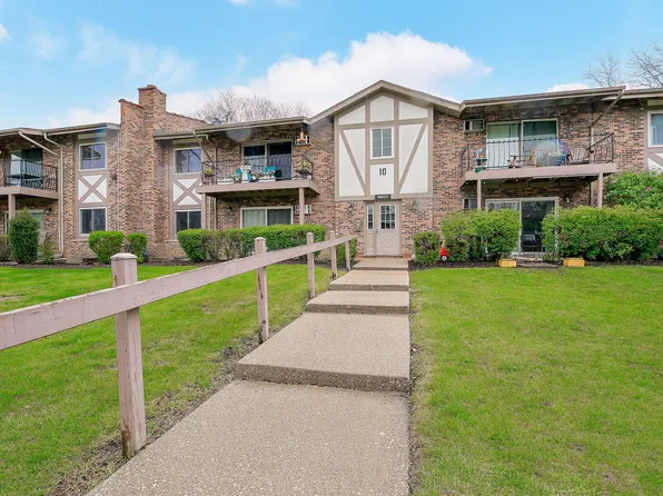 9S025 Lake Dr APT 10-105, Willowbrook, IL 60527