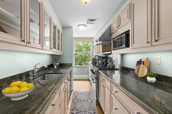 Sold by Sotheby's International Realty | media 5