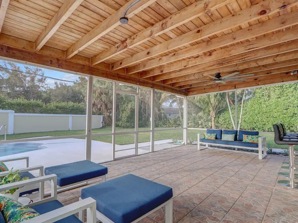 77 Holly Circle, Tequesta, FL 33469