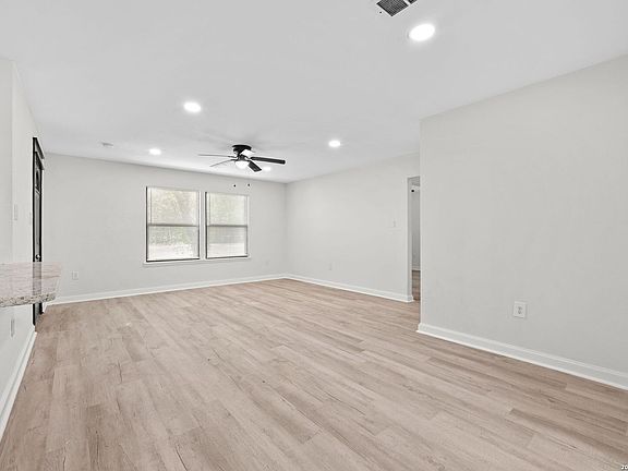 4th image of 202 LANARK DR