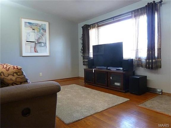 5th image of 2749 Arrow Heights Dr