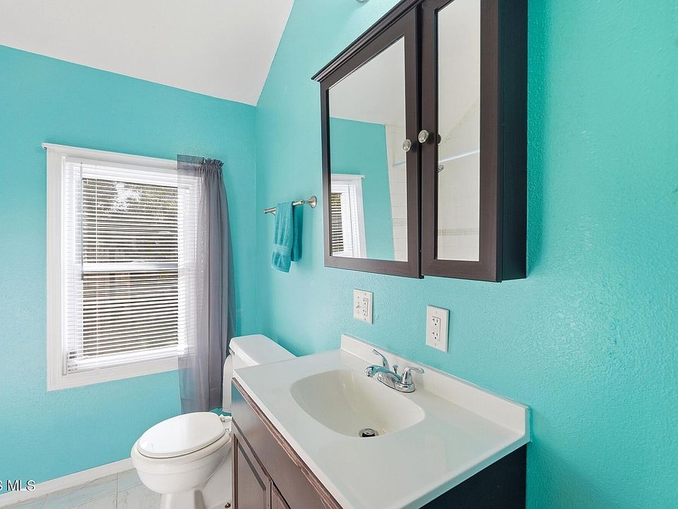 25th image of 1543 Travis Dr