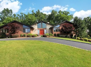 25 Wychwood Way, Warren, NJ 07059