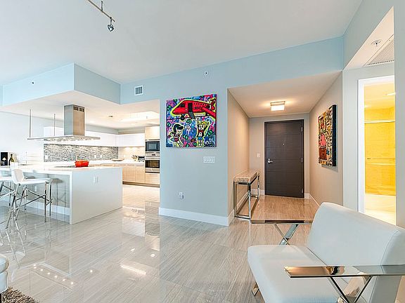 3rd image of 17301 Biscayne Blvd APT 703