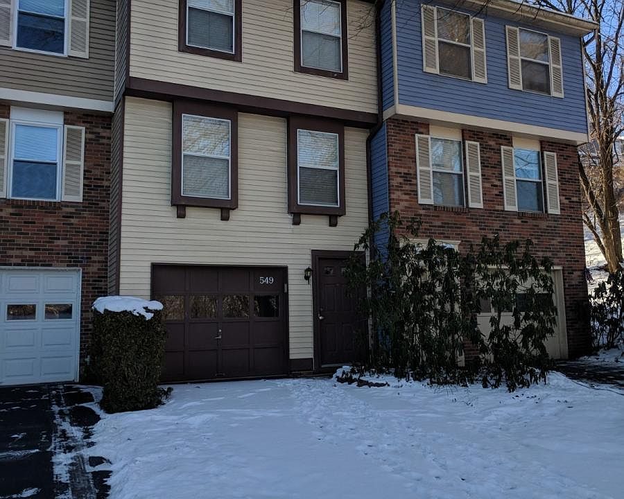 BEAUTIFUL TOWNHOUSE IN SOUTH FAYETTE